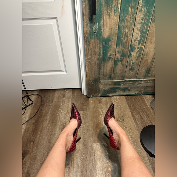 Donald Pliner Women's High Heel Shoes Red Snakeskin Python Foil
Metallic size 6 - Picture 6 of 17